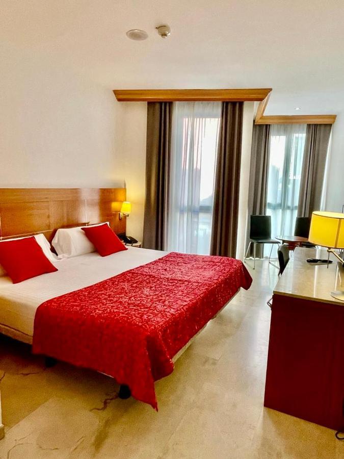 Hotel Calasanz Молінс-де-Рей Екстер'єр фото
