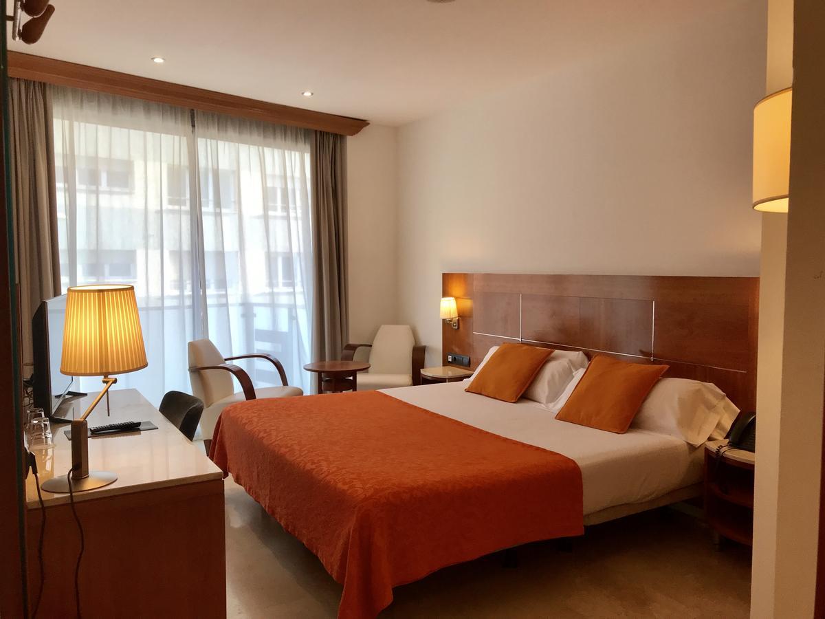 Hotel Calasanz Молінс-де-Рей Екстер'єр фото