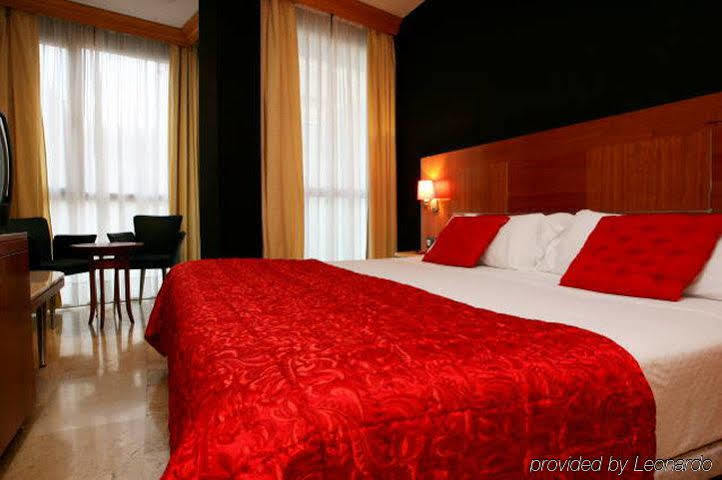 Hotel Calasanz Молінс-де-Рей Номер фото